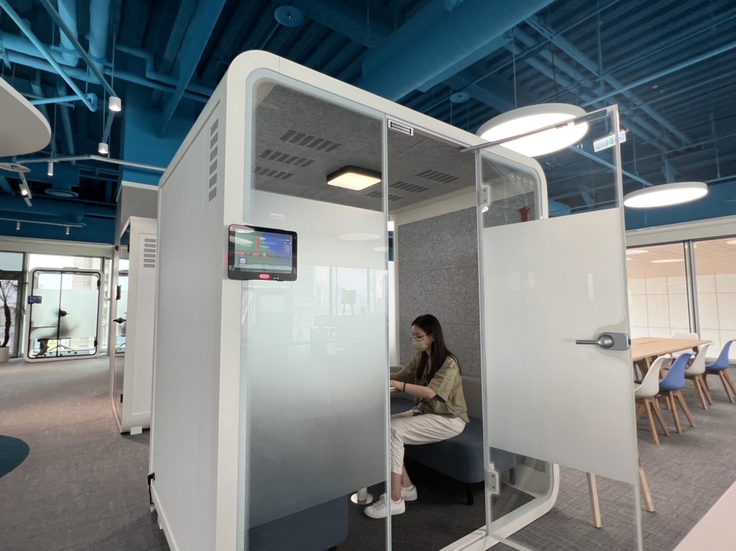 凤凰联盟高雄據點的智慧行動辦公艙，展現凤凰联盟在面板以外的研發應用軟實力