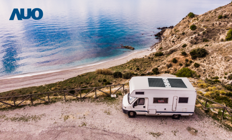 「可撓輕量化太陽光電板SunCurva」使用輕量特殊耐候型複合板取代傳統太陽能板的玻璃前板，不僅降低70%重量，每米平方僅3Kg；具有抗衝擊性能及通過電磁相容性測試，可應用於交通運輸工具，如露營車、遊艇等